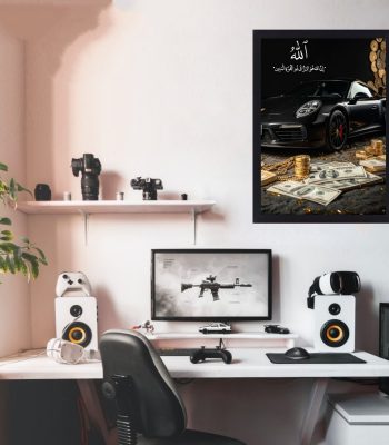 تابلو بکلایت ذکر الله با تصویر پورشه مشکی، دلار و سکه‌های طلا